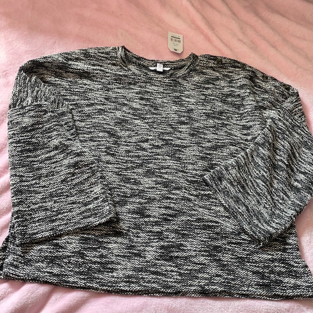 😍Sweater button accent